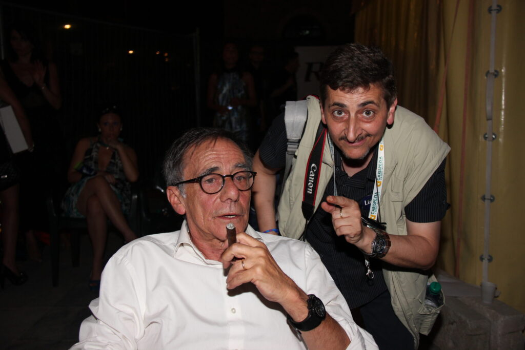 Fotografo di Foto Studio nel backstage con il cantante Roberto Vecchioni.