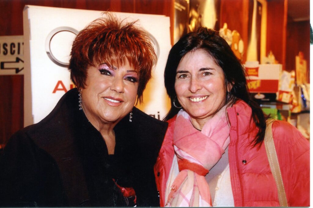 Fotografa di Foto Studio Ciak con la cantante Orietta Berti.